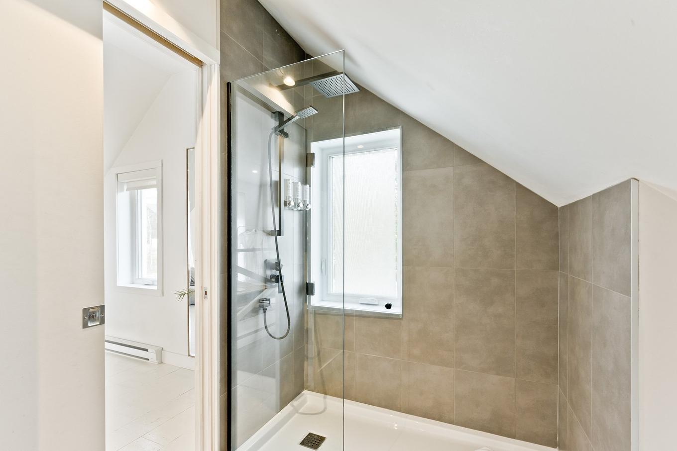 Salle de bains - 145 Ch. Hivernon, Sutton, QC - Indoor Photo Showing Bathroom