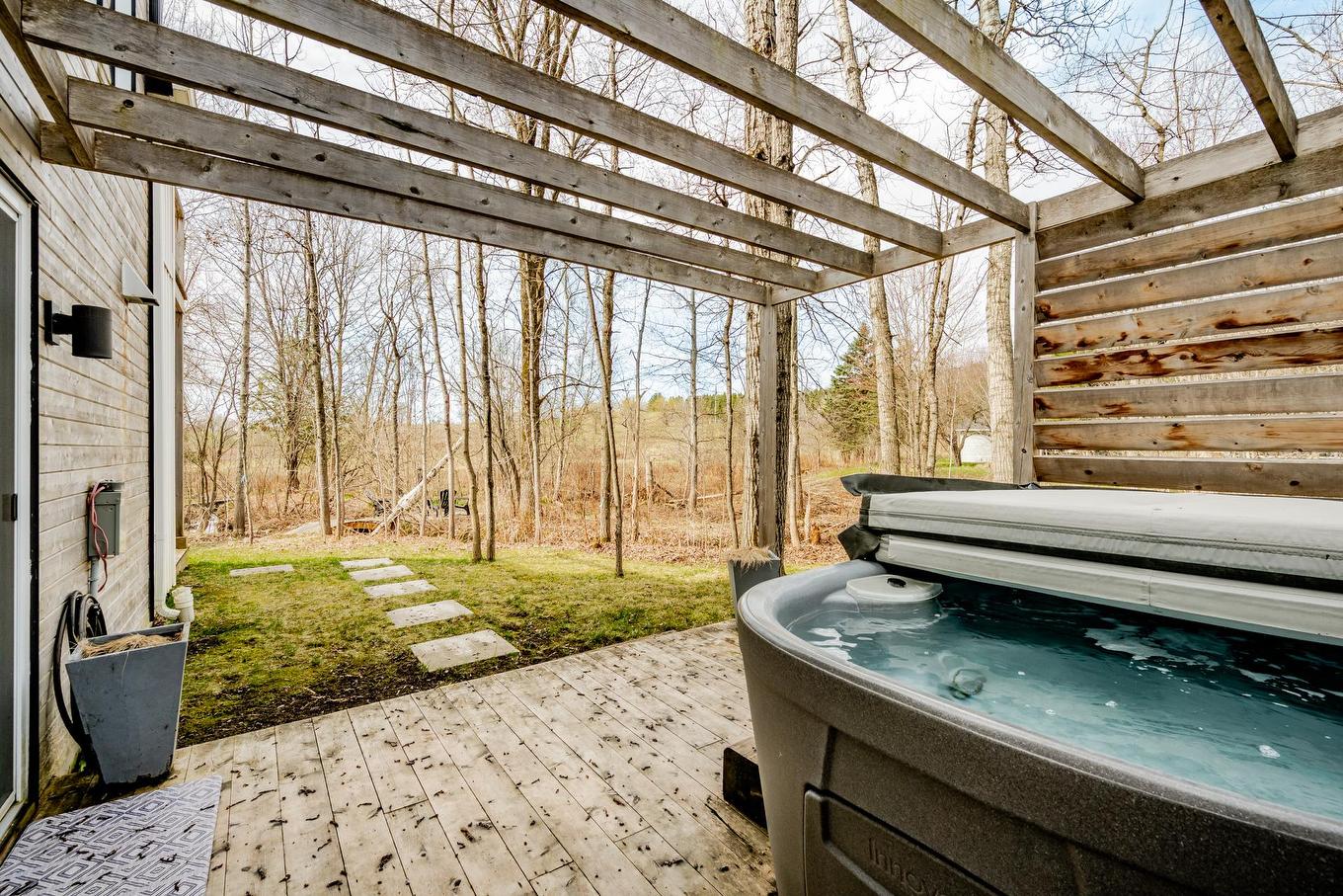 Spa - 145 Ch. Hivernon, Sutton, QC - Outdoor