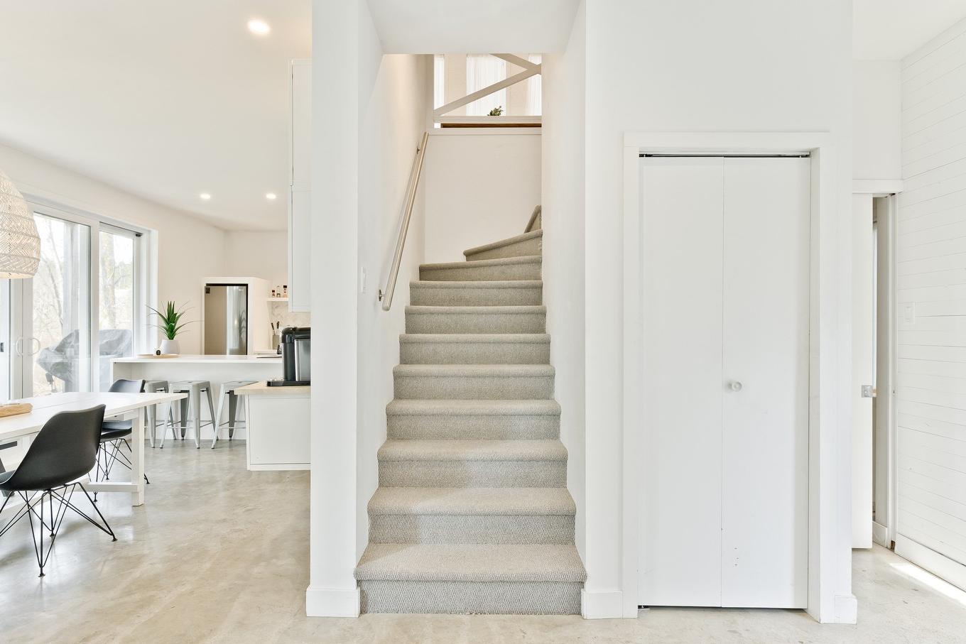 Escalier - 145 Ch. Hivernon, Sutton, QC - Indoor Photo Showing Other Room