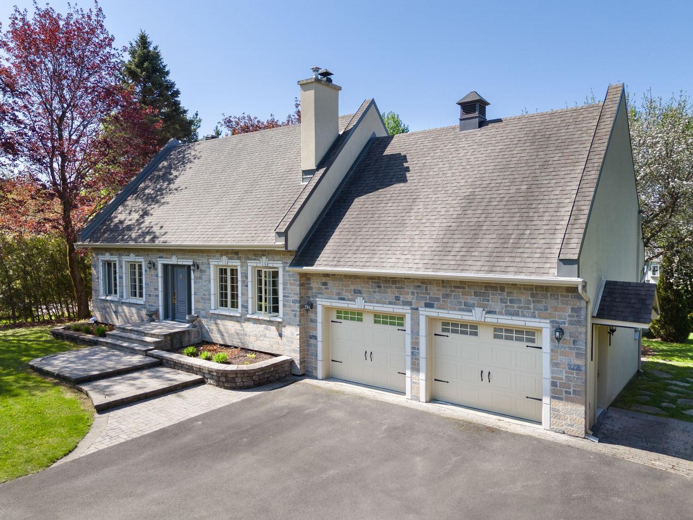 Façade - 1334 Rue Des Peupliers, Mont-Saint-Hilaire, QC - Outdoor