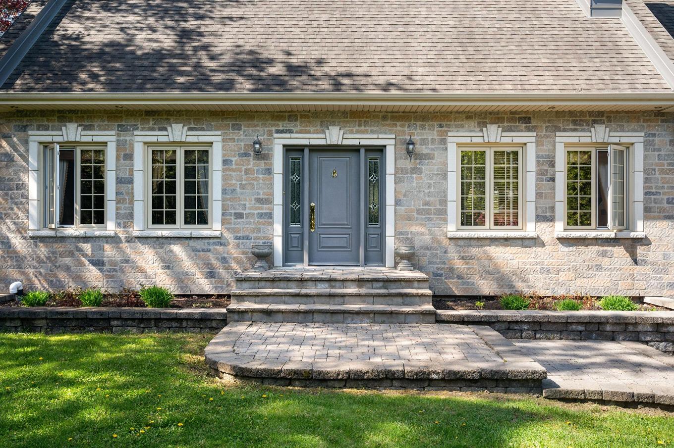 Façade - 1334 Rue Des Peupliers, Mont-Saint-Hilaire, QC - Outdoor With Facade