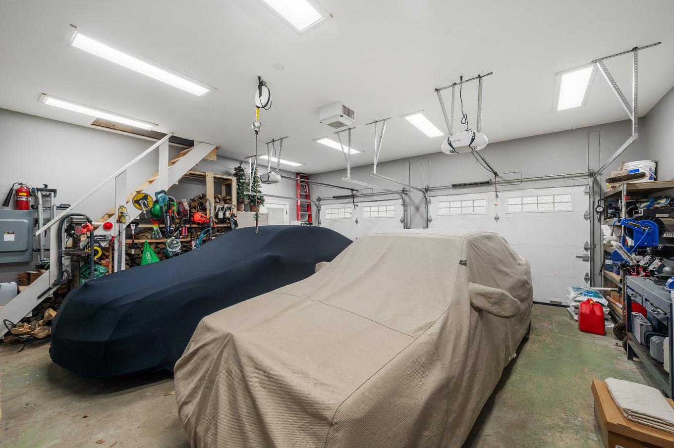 Garage - 1334 Rue Des Peupliers, Mont-Saint-Hilaire, QC - Indoor Photo Showing Garage