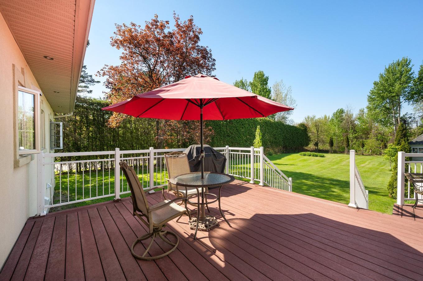 Extérieur - 1334 Rue Des Peupliers, Mont-Saint-Hilaire, QC - Outdoor With Deck Patio Veranda With Backyard