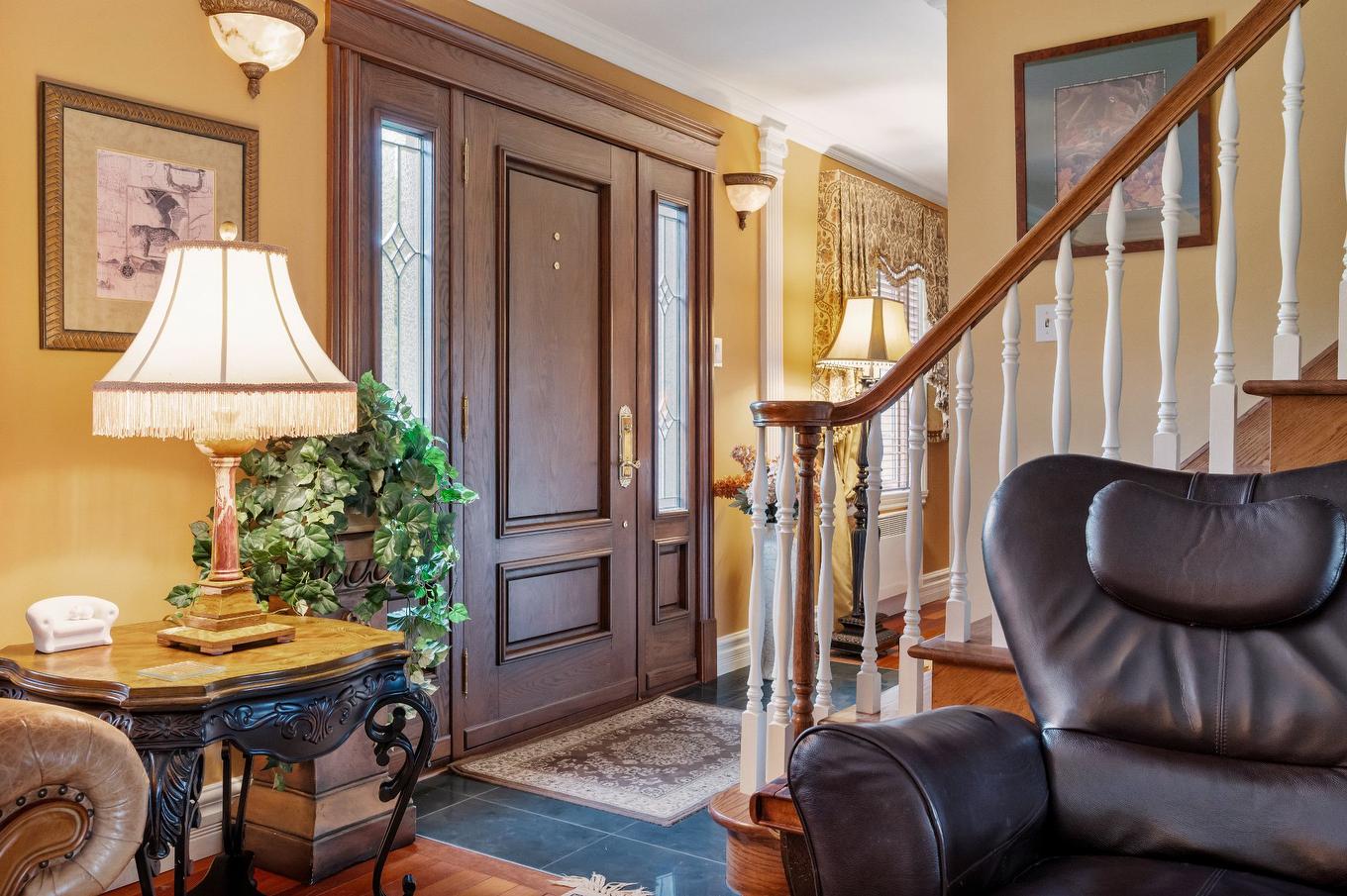 Hall d'entrée/Vestibule - 1334 Rue Des Peupliers, Mont-Saint-Hilaire, QC - Indoor Photo Showing Other Room