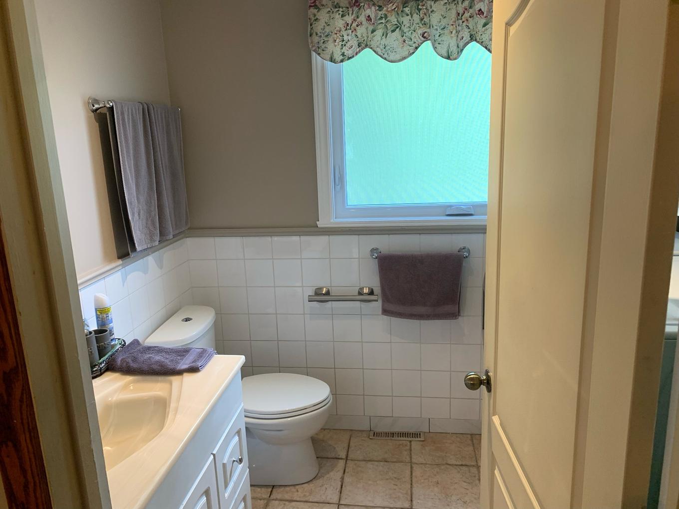 Powder room - 46 Rue De Saratoga, Kirkland, QC - Indoor Photo Showing Bathroom