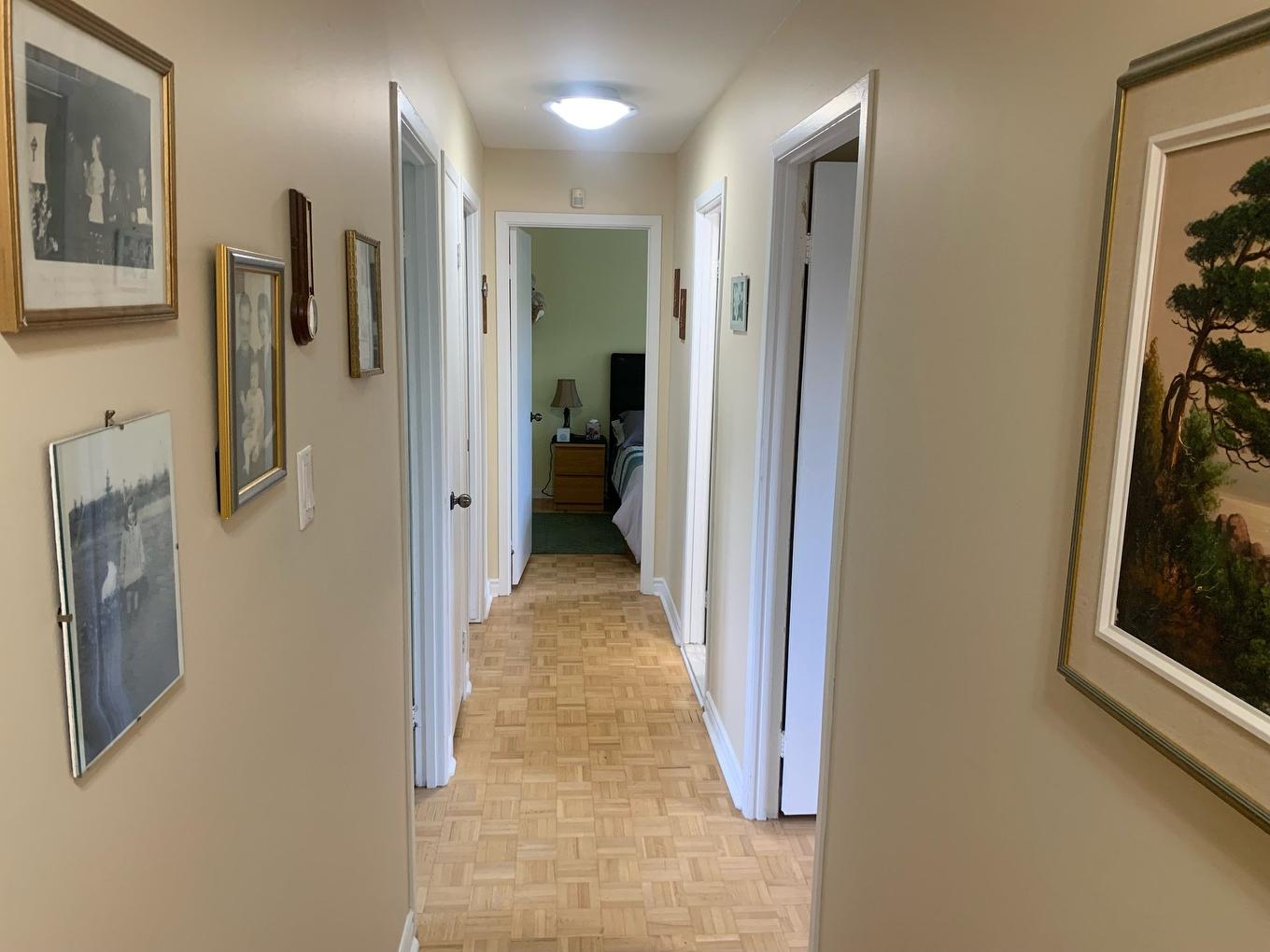 Hall - 46 Rue De Saratoga, Kirkland, QC - Indoor Photo Showing Other Room