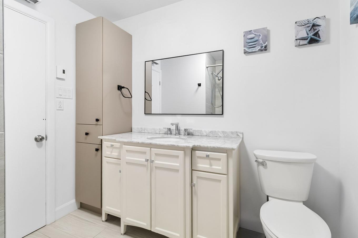 Salle de bains - 3840 Rue De Cambrai, Laval (Saint-François), QC - Indoor Photo Showing Bathroom