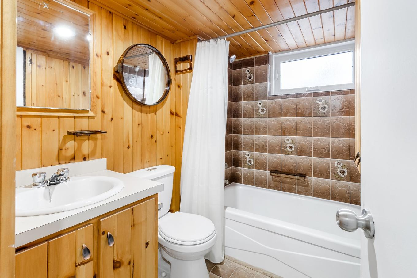 Salle de bains - 3840 Rue De Cambrai, Laval (Saint-François), QC - Indoor Photo Showing Bathroom