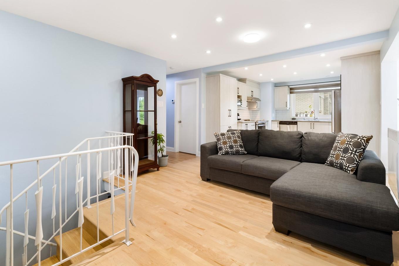 Salon - 3840 Rue De Cambrai, Laval (Saint-François), QC - Indoor Photo Showing Living Room