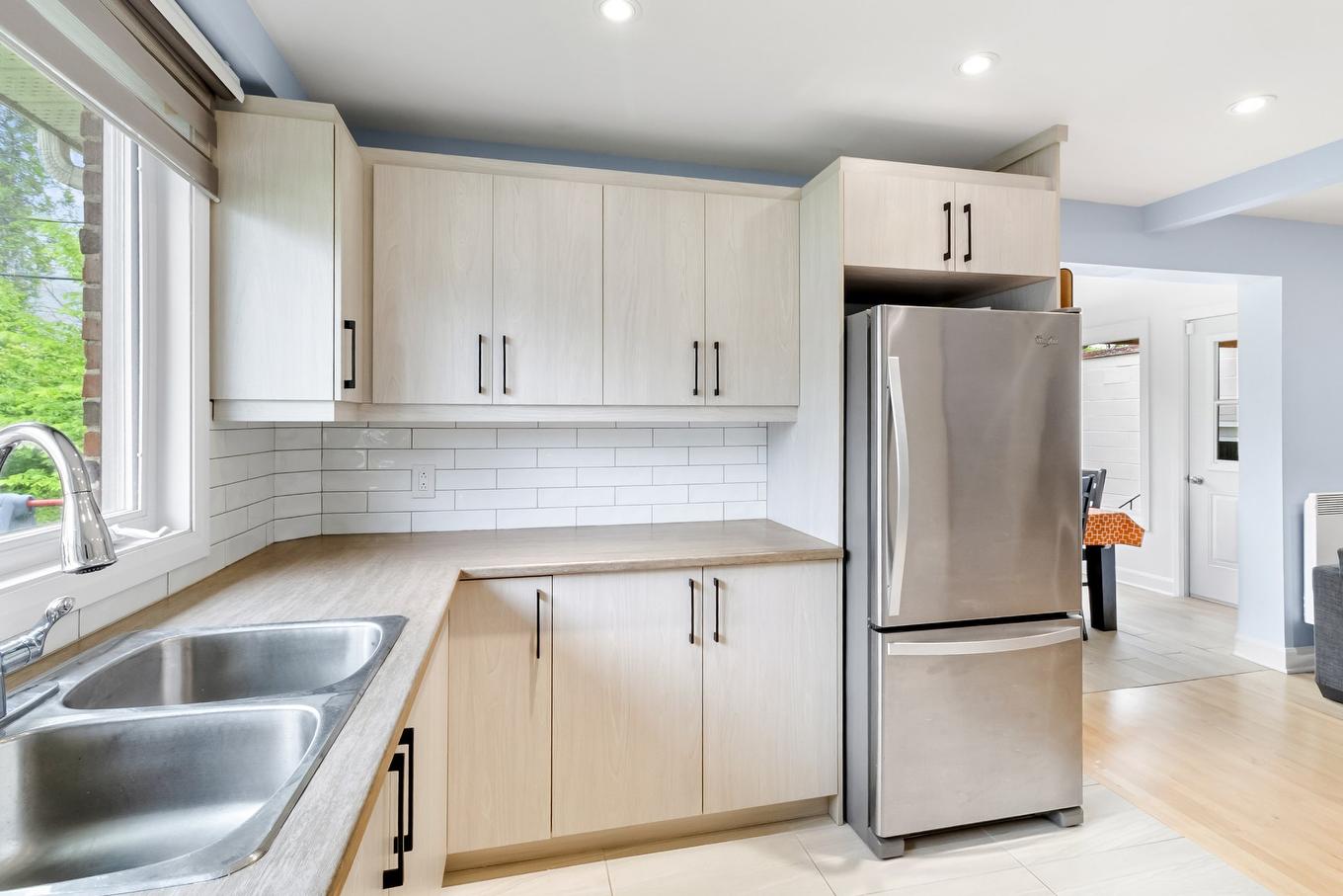 Cuisine - 3840 Rue De Cambrai, Laval (Saint-François), QC - Indoor Photo Showing Kitchen With Double Sink
