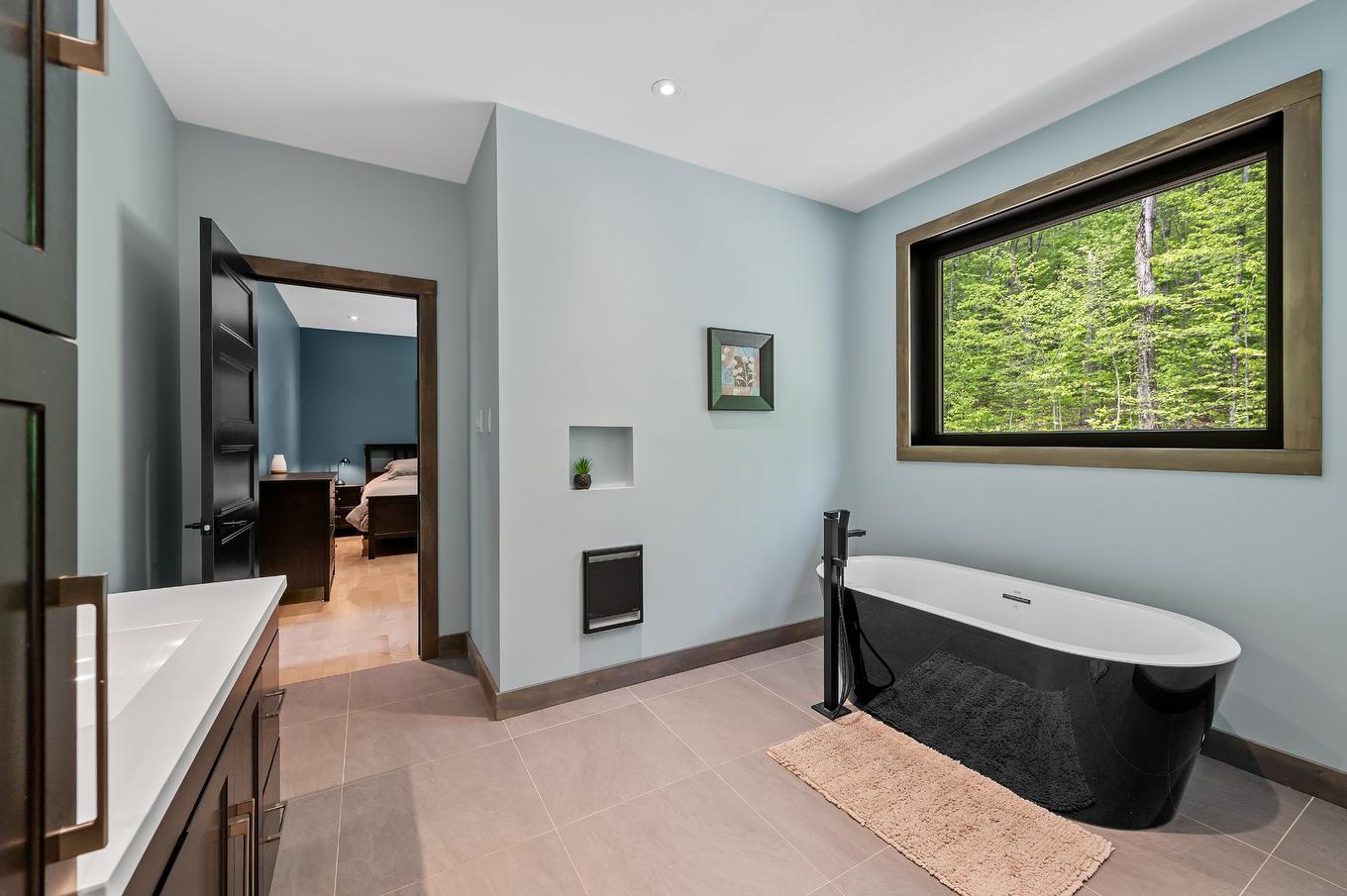 Ensuite bathroom - 139 Mtée Des Samares, Sainte-Agathe-Des-Monts, QC - Indoor Photo Showing Other Room