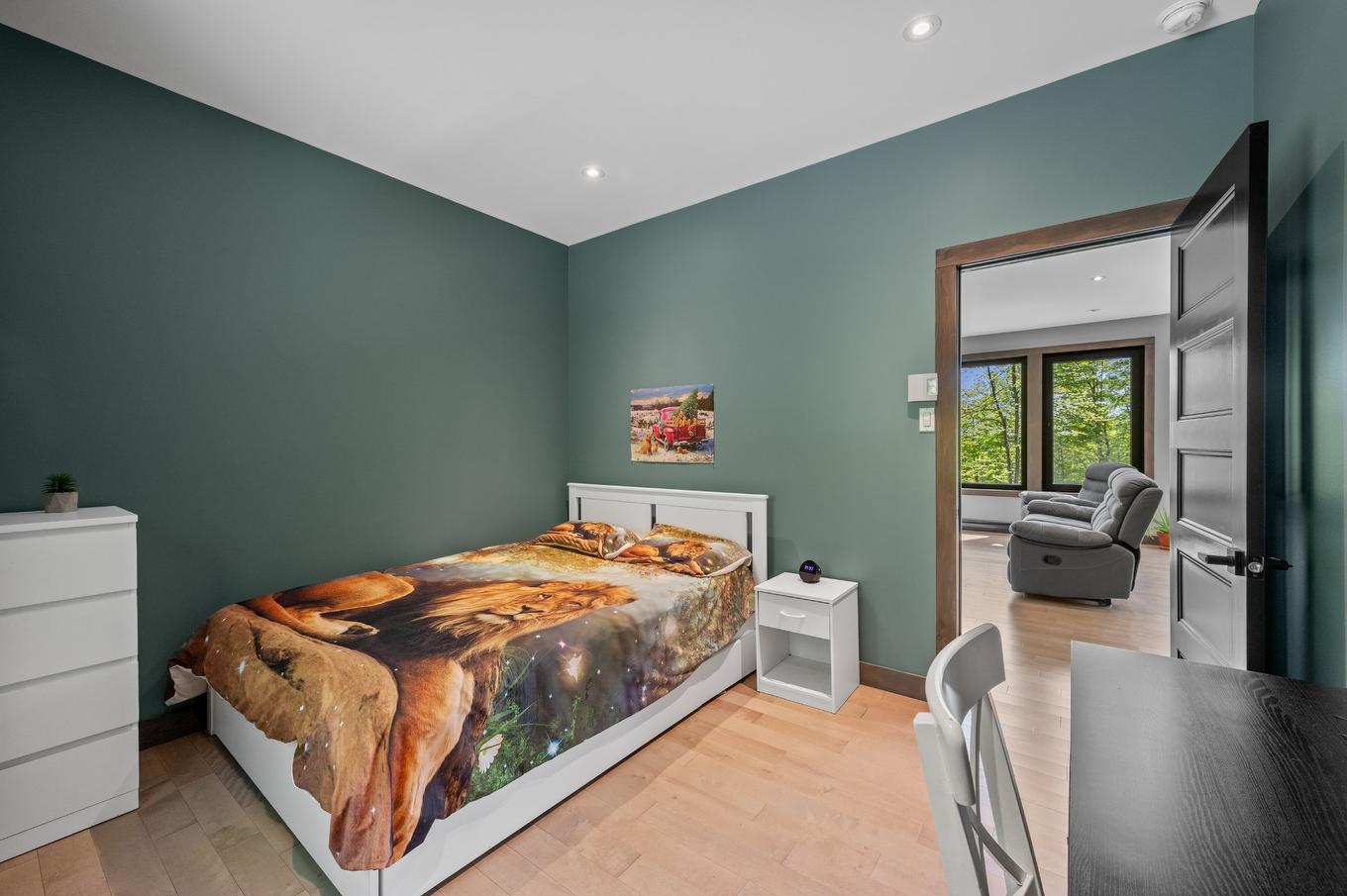 Bedroom - 139 Mtée Des Samares, Sainte-Agathe-Des-Monts, QC - Indoor Photo Showing Bedroom