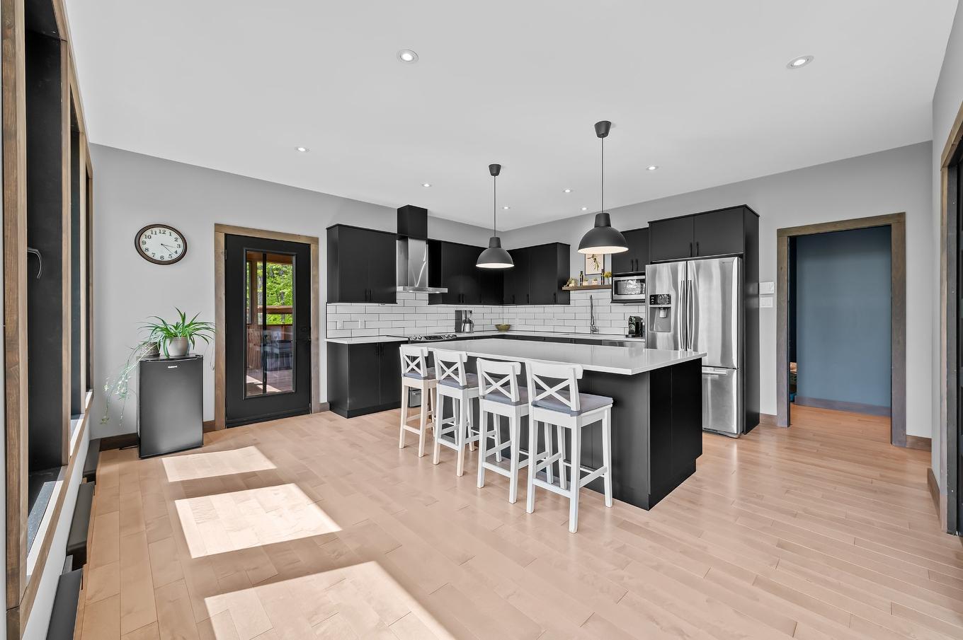 Kitchen - 139 Mtée Des Samares, Sainte-Agathe-Des-Monts, QC - Indoor Photo Showing Kitchen With Upgraded Kitchen