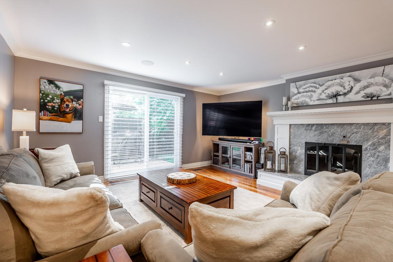 Salon - 264 Brighton Drive, Beaconsfield, QC - Indoor Photo Showing Living Room With Fireplace