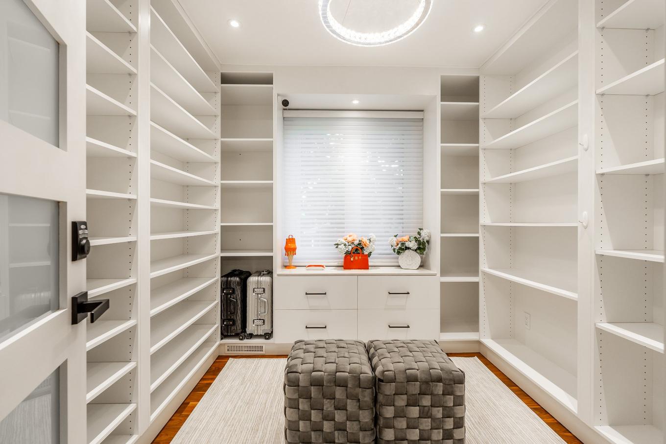 Penderie (Walk-in) - 264 Brighton Drive, Beaconsfield, QC - Indoor With Storage