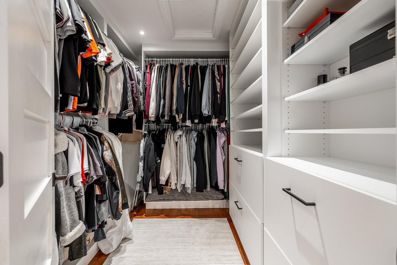 Penderie (Walk-in) - 264 Brighton Drive, Beaconsfield, QC - Indoor With Storage