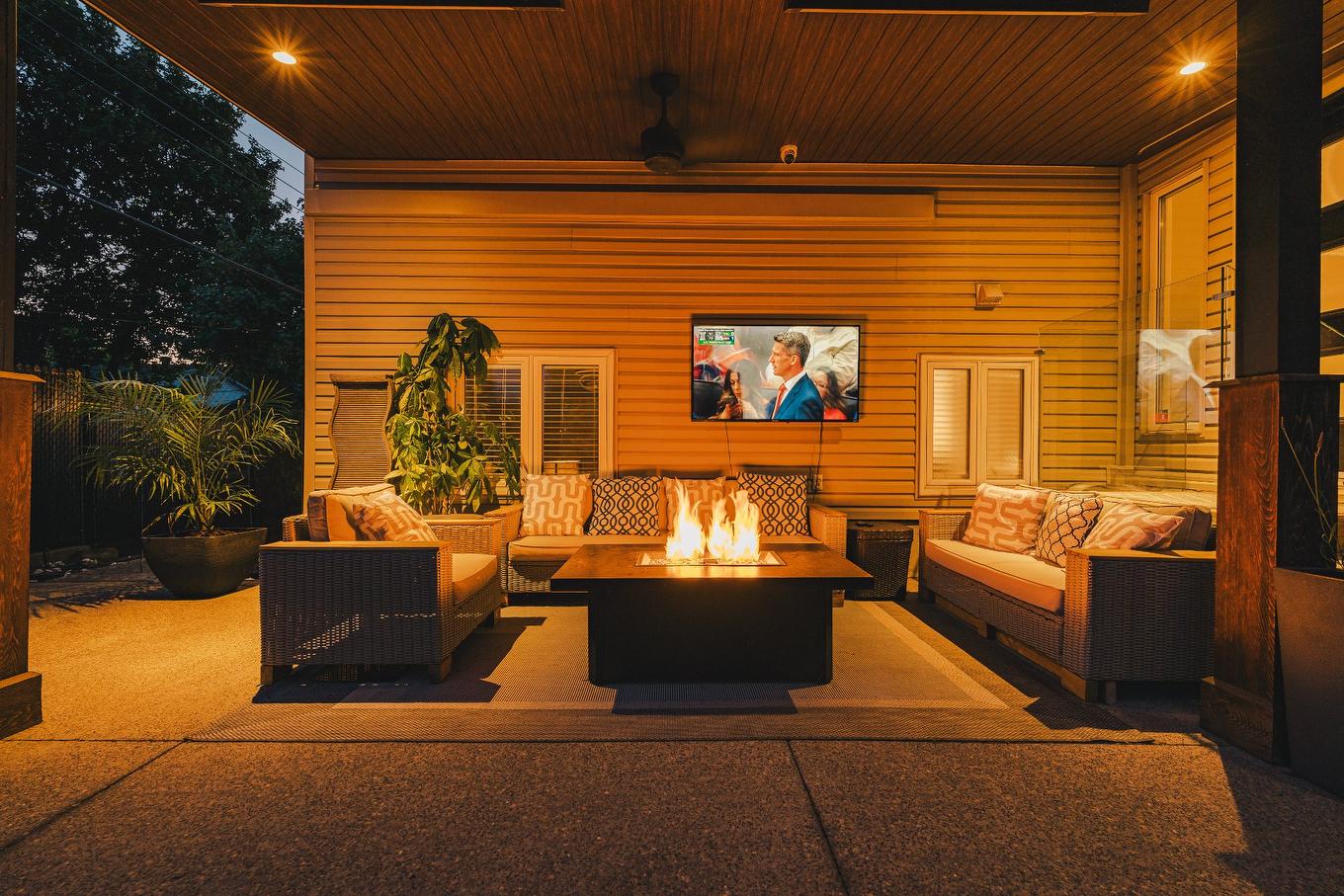 Terrasse - 264 Brighton Drive, Beaconsfield, QC - With Exterior