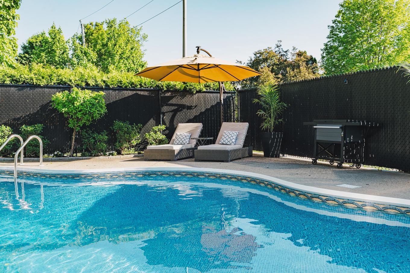 Piscine - 264 Brighton Drive, Beaconsfield, QC - Outdoor With In Ground Pool With Deck Patio Veranda
