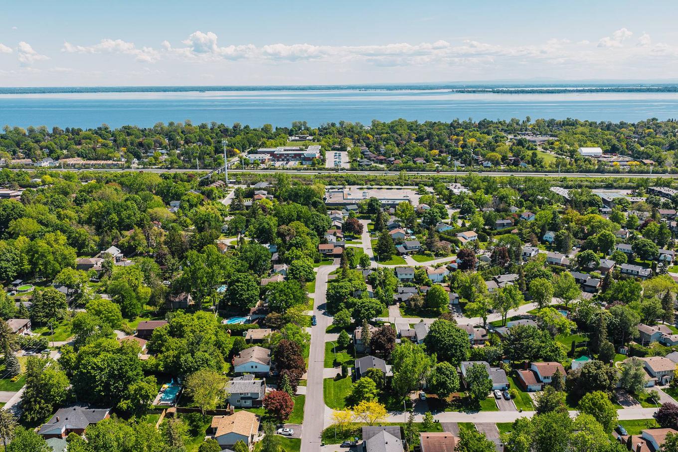 Vue d'ensemble - 264 Brighton Drive, Beaconsfield, QC - Outdoor With Body Of Water With View