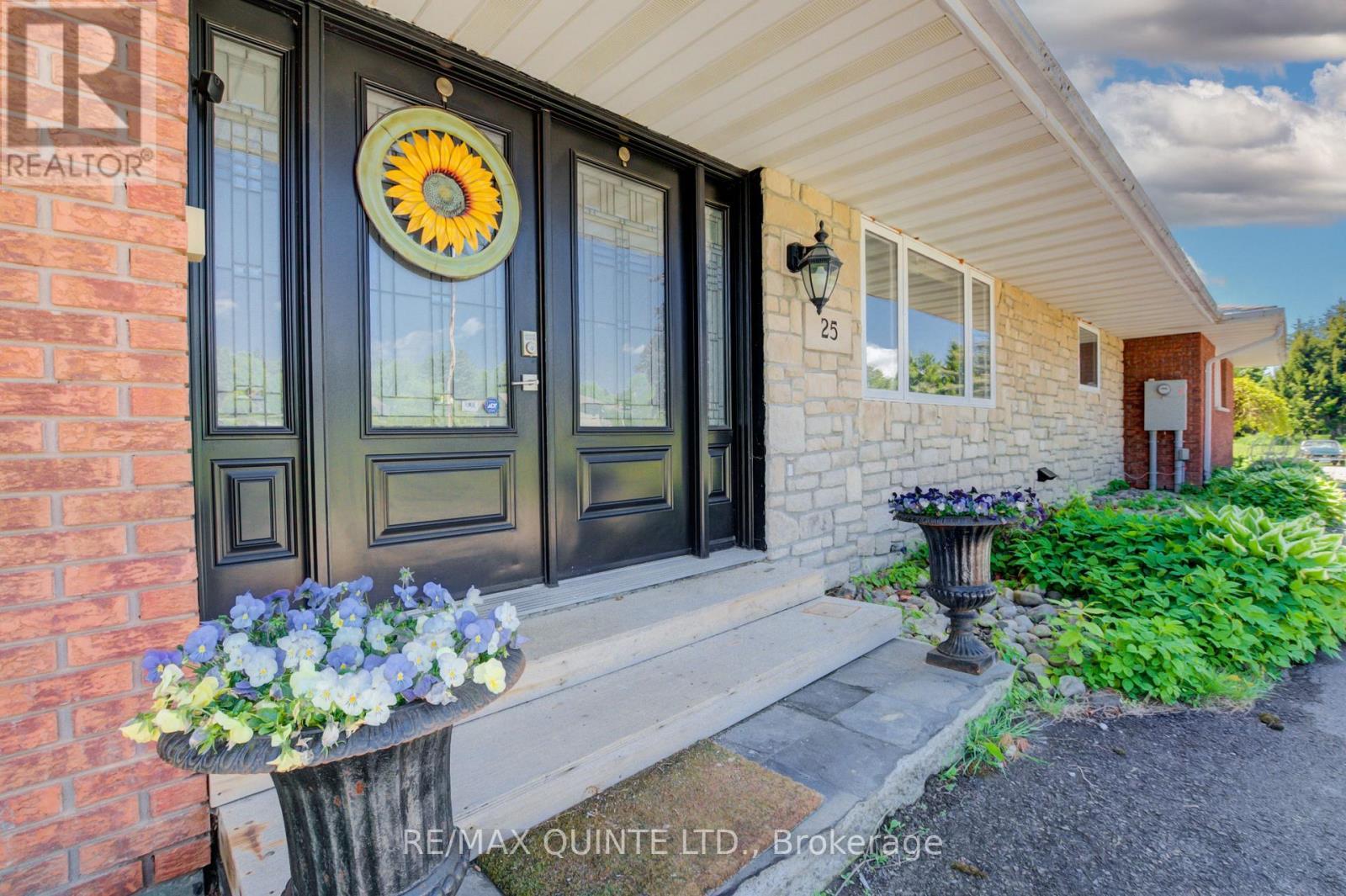 25 Singleton Street, Brighton, ON - Outdoor