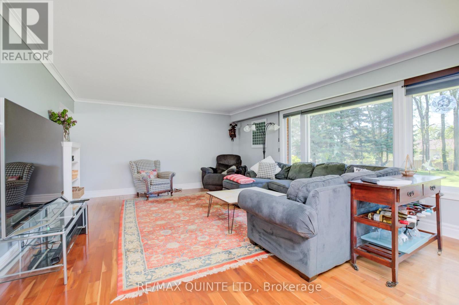 25 Singleton Street, Brighton, ON - Indoor Photo Showing Living Room