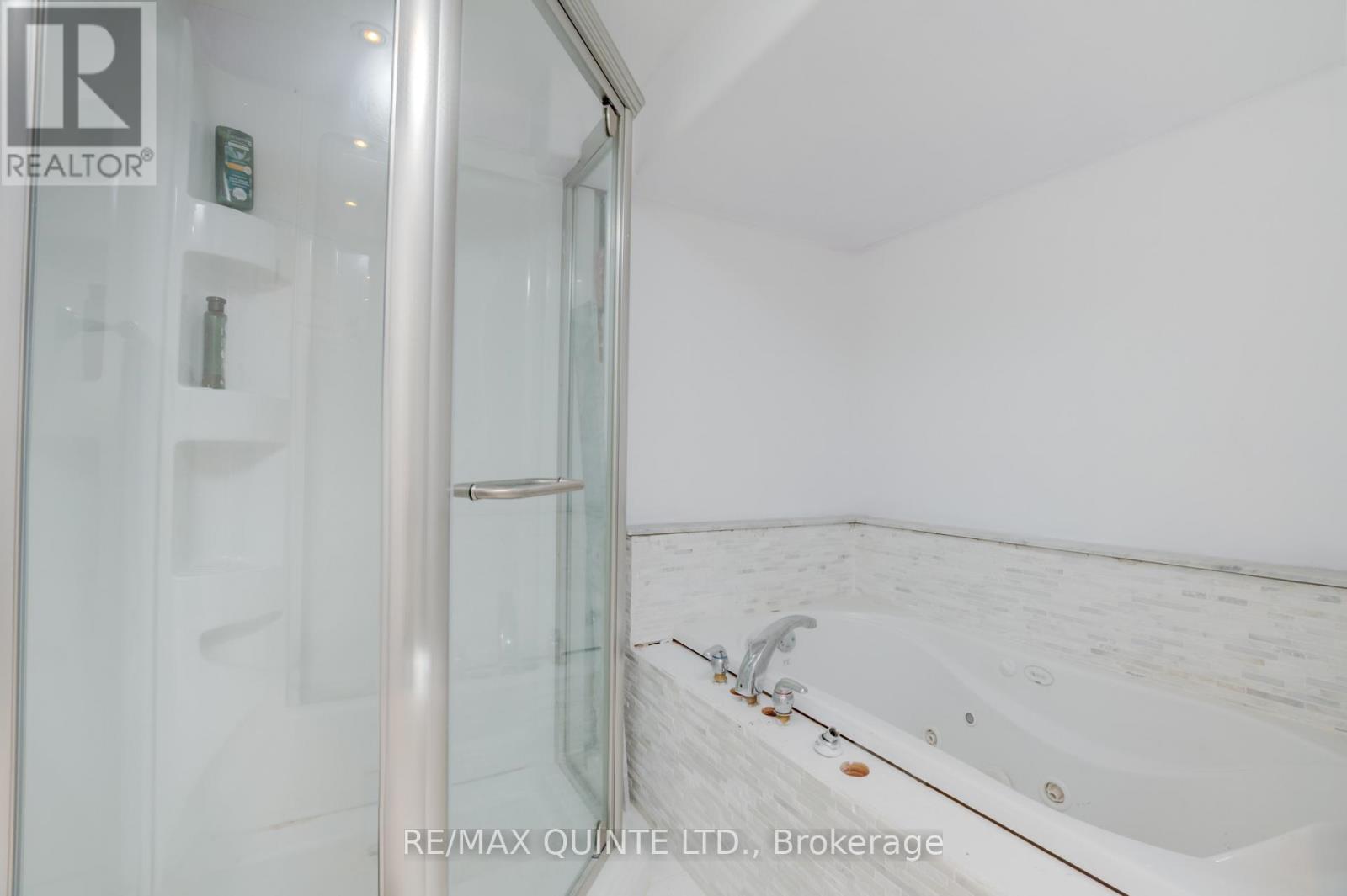 25 Singleton Street, Brighton, ON - Indoor Photo Showing Bathroom