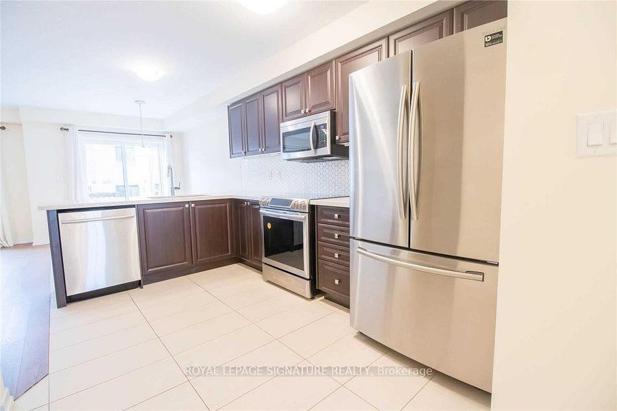 76 Scarletwood Street, Hamilton, ON - Indoor Photo Showing Kitchen