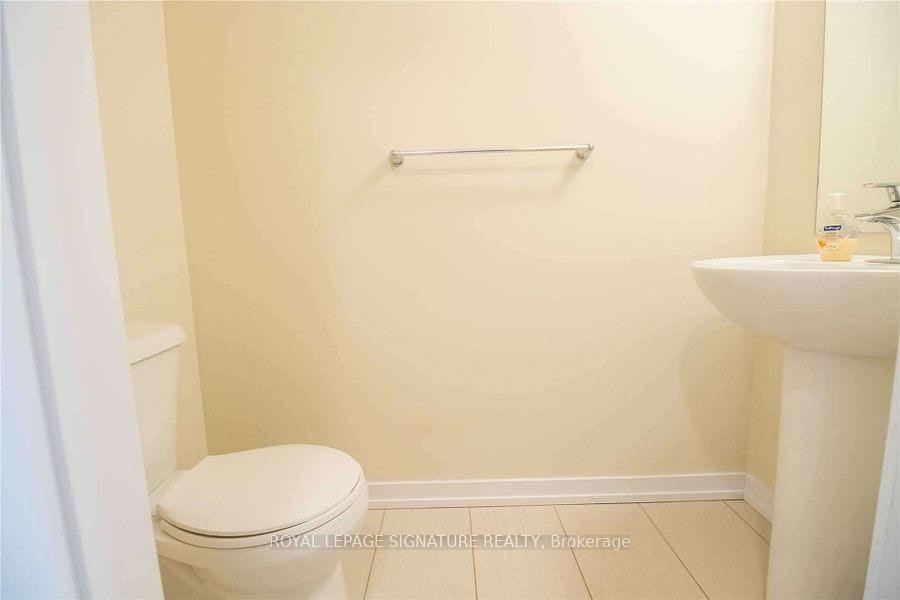 76 Scarletwood Street, Hamilton, ON - Indoor Photo Showing Bathroom
