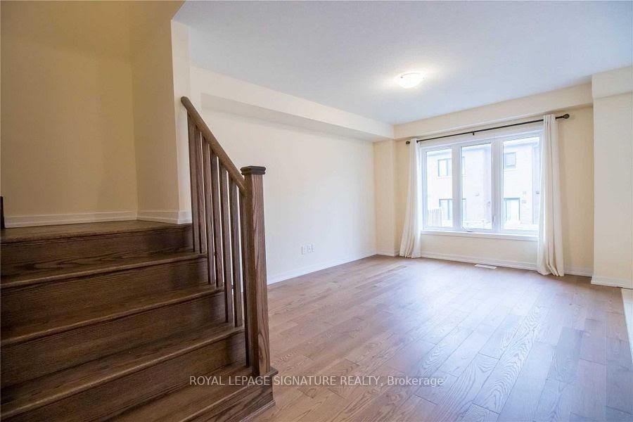 76 Scarletwood Street, Hamilton, ON - Indoor Photo Showing Other Room