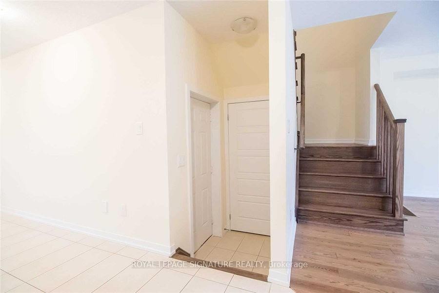 76 Scarletwood Street, Hamilton, ON - Indoor Photo Showing Other Room