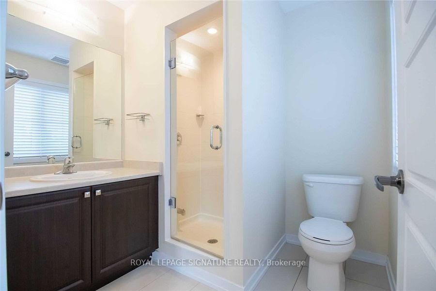 76 Scarletwood Street, Hamilton, ON - Indoor Photo Showing Bathroom