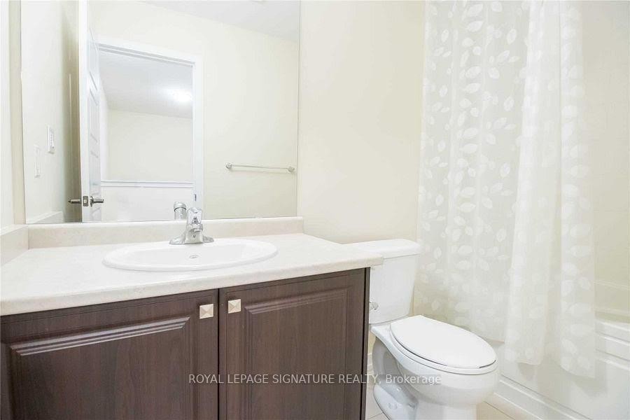 76 Scarletwood Street, Hamilton, ON - Indoor Photo Showing Bathroom