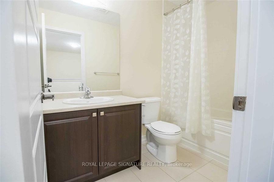 76 Scarletwood Street, Hamilton, ON - Indoor Photo Showing Bathroom