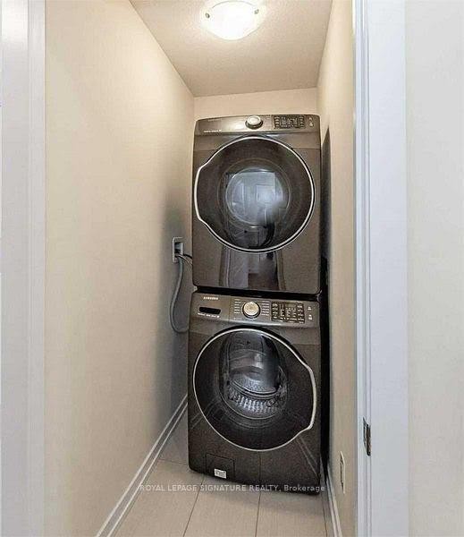 76 Scarletwood Street, Hamilton, ON - Indoor Photo Showing Laundry Room