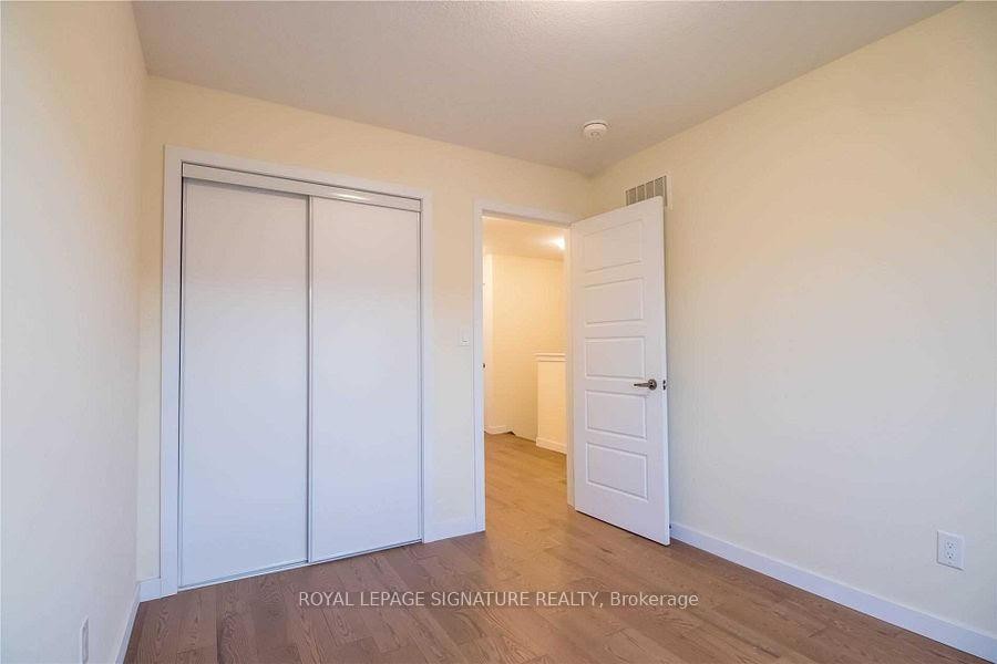 76 Scarletwood Street, Hamilton, ON - Indoor Photo Showing Other Room