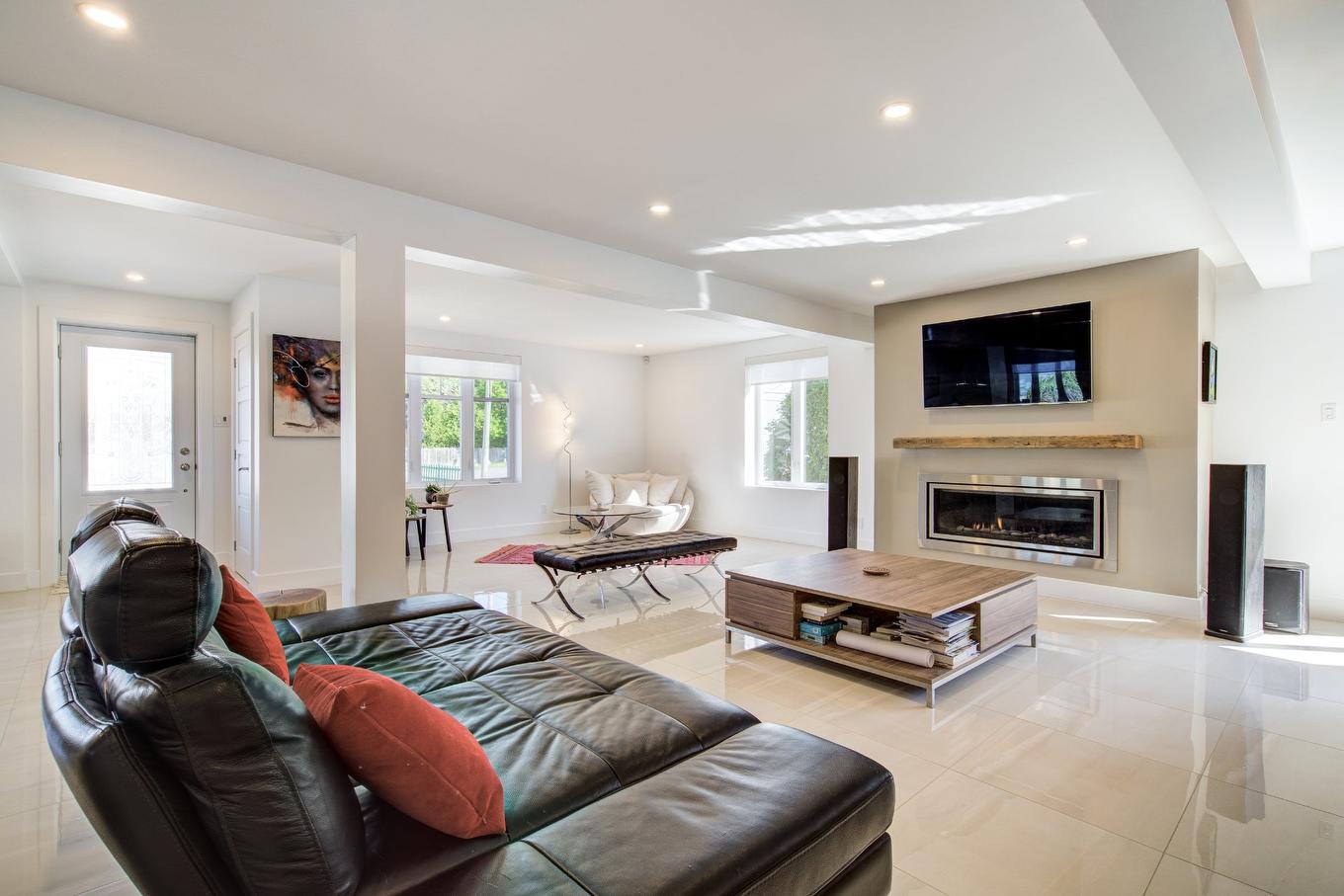Salon - 11 Rue Dupuis, Saint-Jacques, QC - Indoor Photo Showing Living Room With Fireplace