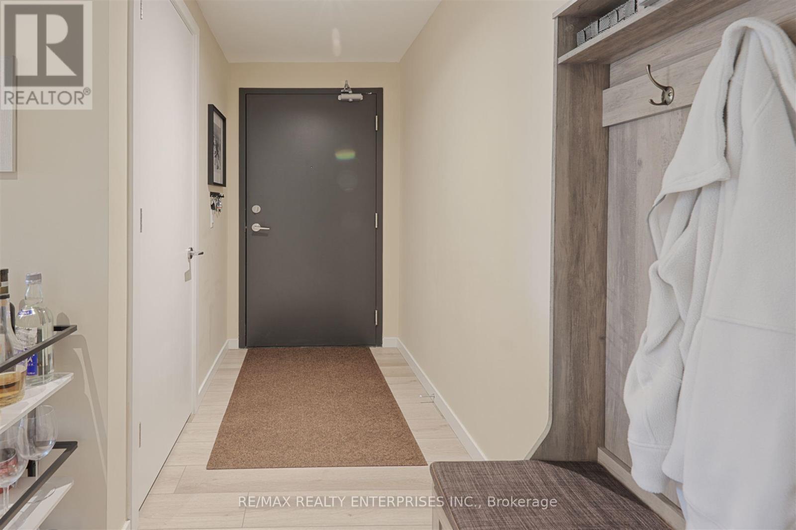 410 - 7 Smith Crescent, Toronto, ON - Indoor Photo Showing Other Room