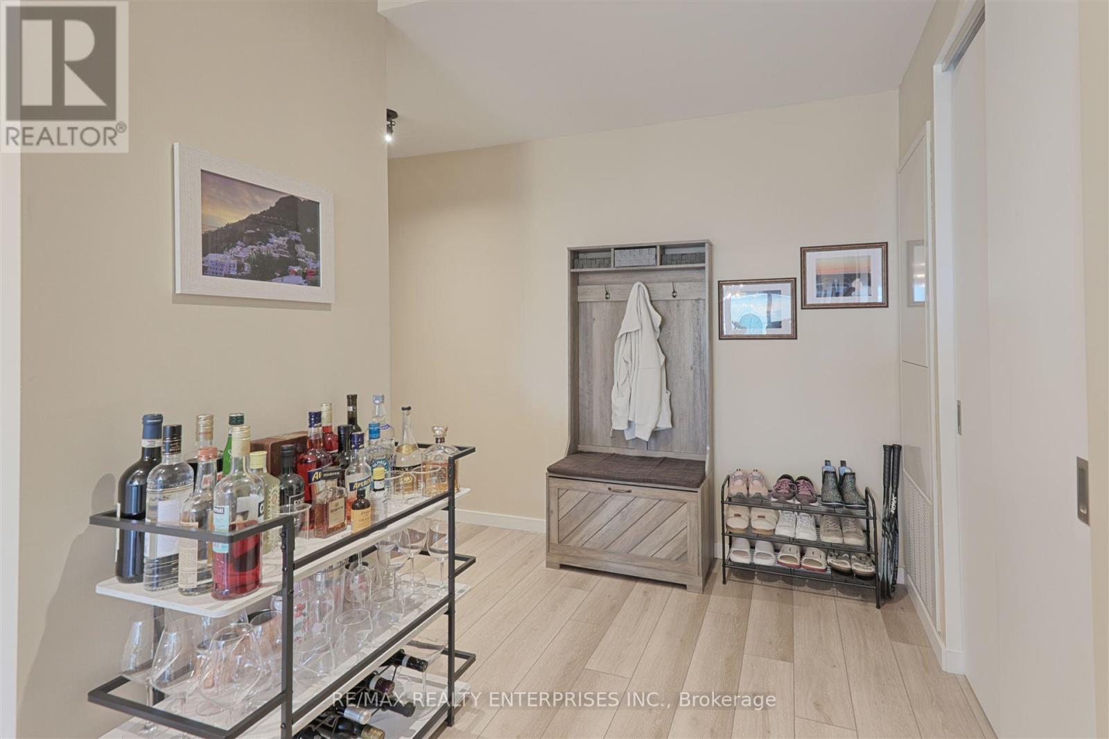 410 - 7 Smith Crescent, Toronto, ON - Indoor Photo Showing Other Room