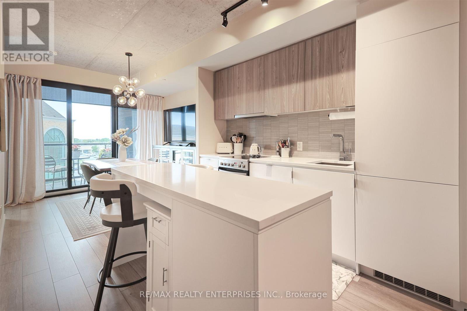 410 - 7 Smith Crescent, Toronto, ON - Indoor Photo Showing Kitchen