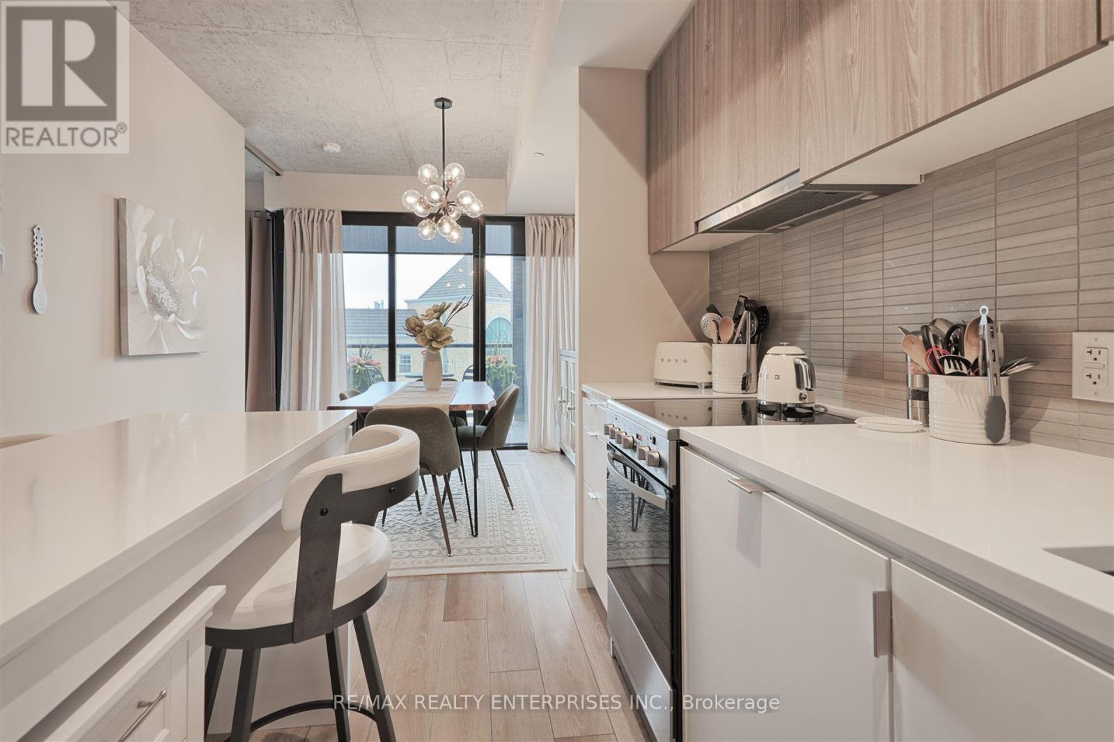 410 - 7 Smith Crescent, Toronto, ON - Indoor Photo Showing Kitchen