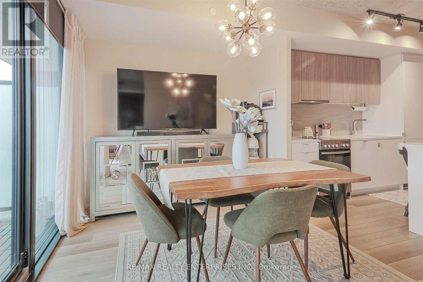 410 - 7 Smith Crescent, Toronto, ON - Indoor Photo Showing Dining Room