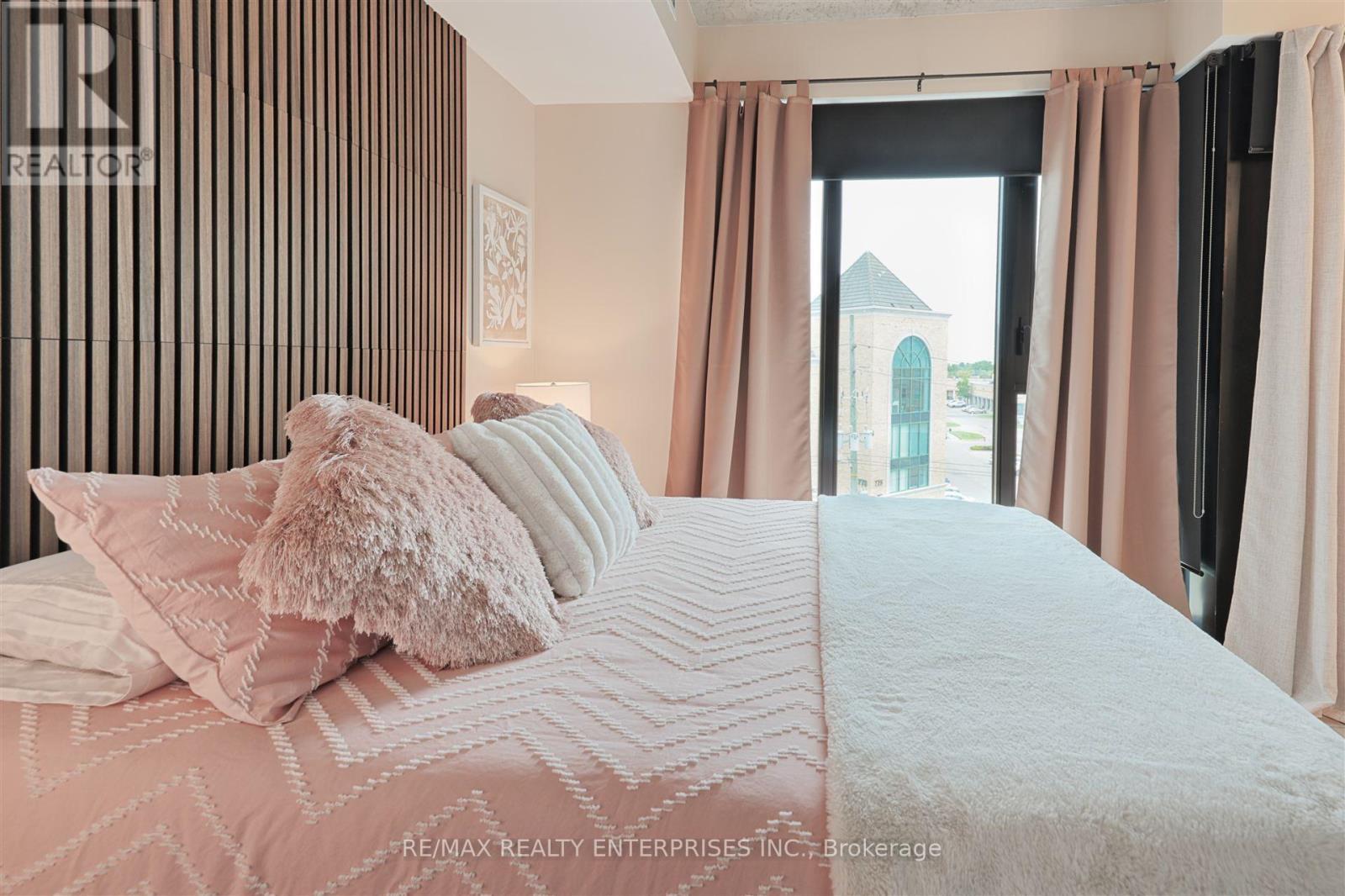 410 - 7 Smith Crescent, Toronto, ON - Indoor Photo Showing Bedroom