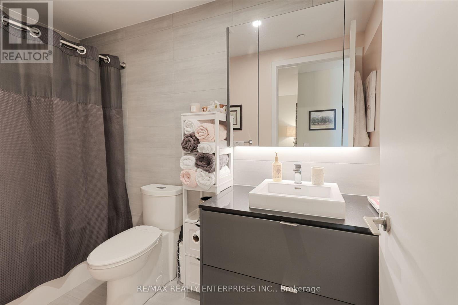 410 - 7 Smith Crescent, Toronto, ON - Indoor Photo Showing Bathroom