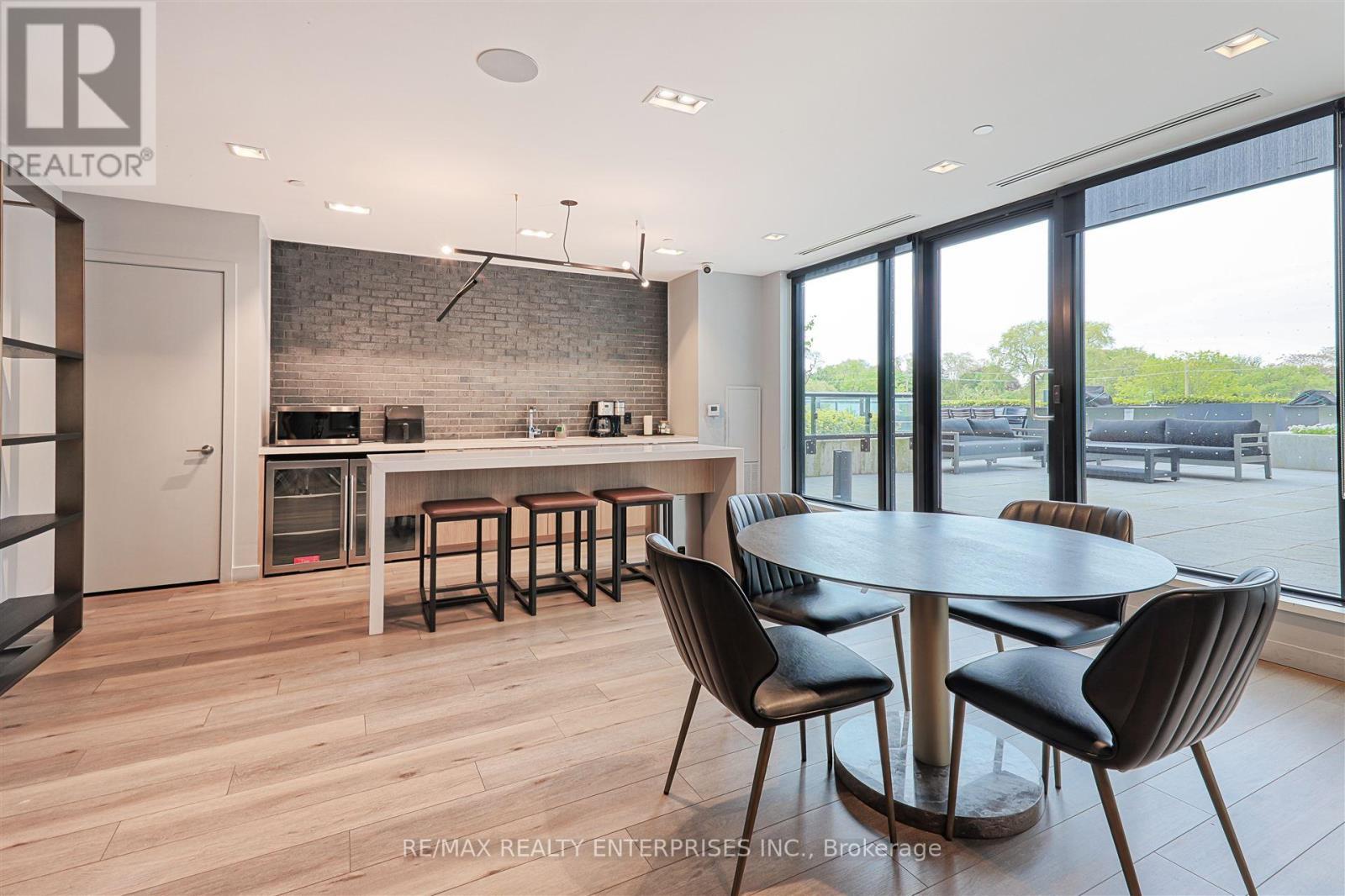 410 - 7 Smith Crescent, Toronto, ON - Indoor Photo Showing Dining Room