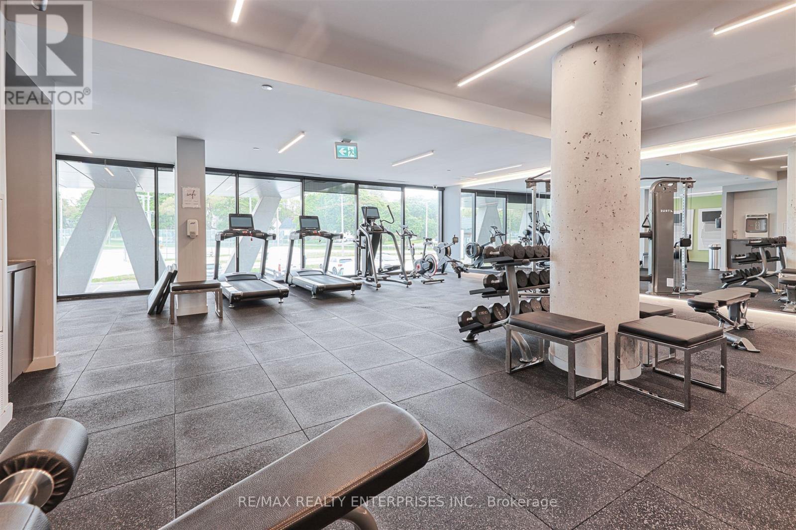 410 - 7 Smith Crescent, Toronto, ON - Indoor Photo Showing Gym Room