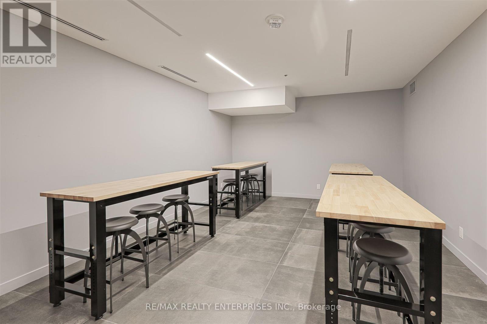 410 - 7 Smith Crescent, Toronto, ON - Indoor