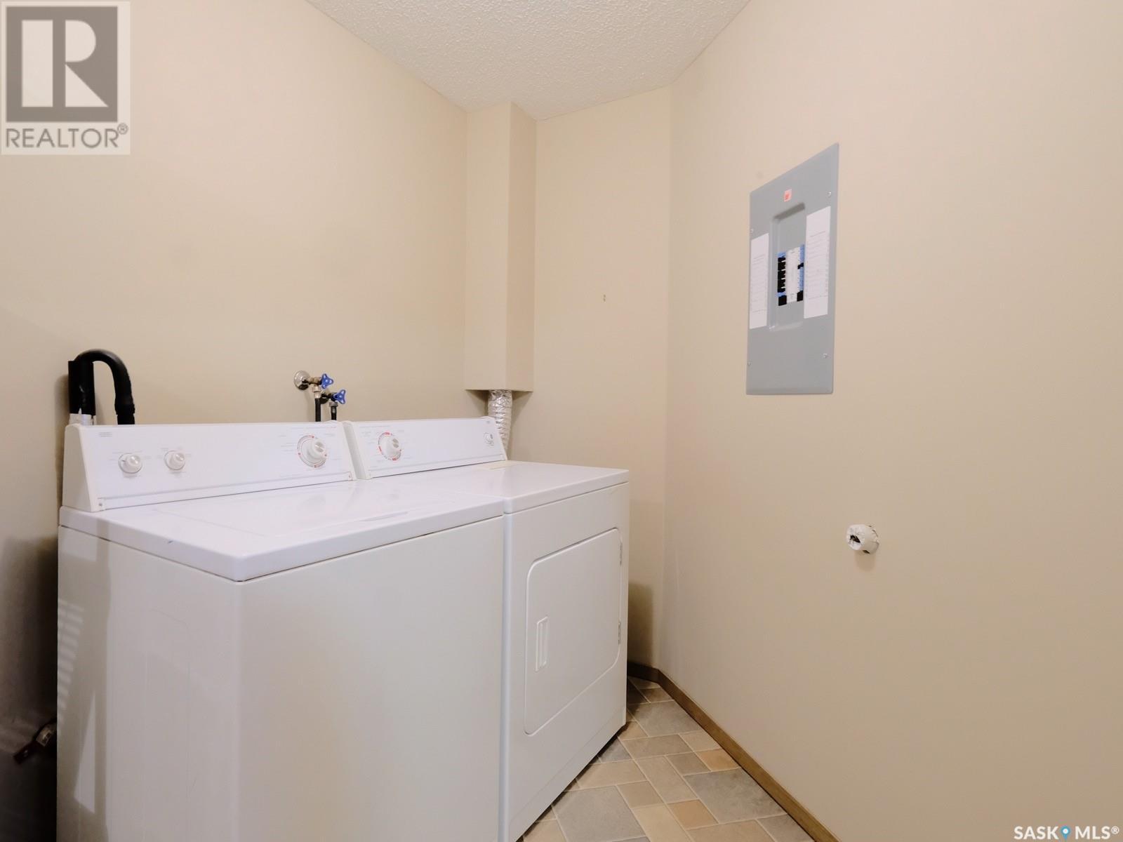 101 114 Third Avenue E, Rosetown, SK - Indoor Photo Showing Laundry Room
