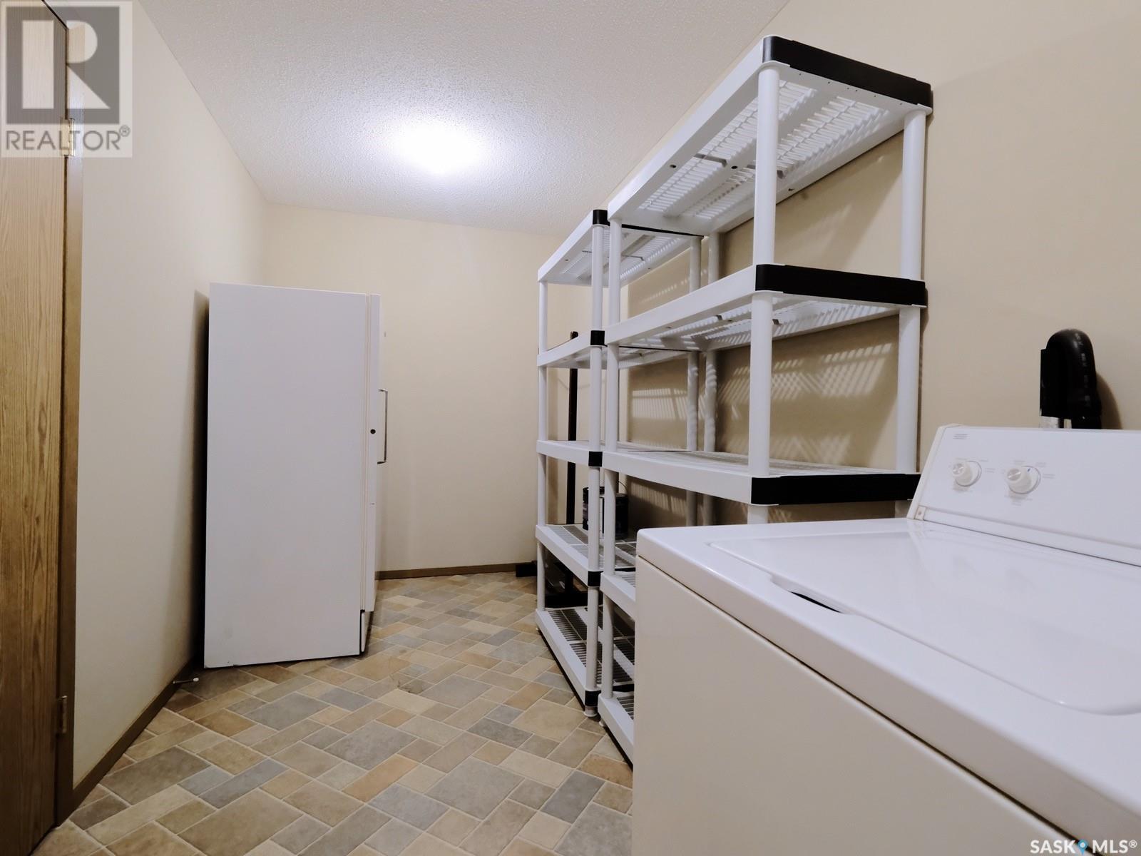 101 114 Third Avenue E, Rosetown, SK - Indoor Photo Showing Laundry Room
