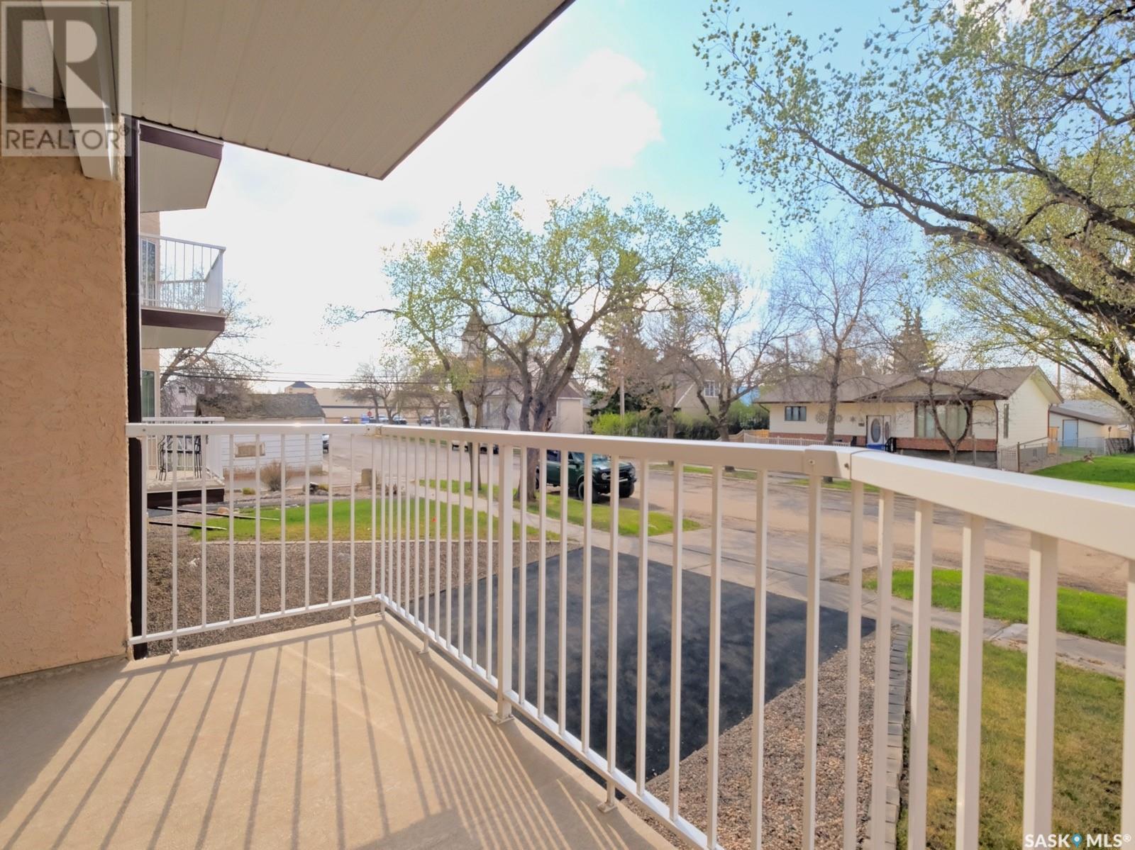 101 114 Third Avenue E, Rosetown, SK - Outdoor With Exterior