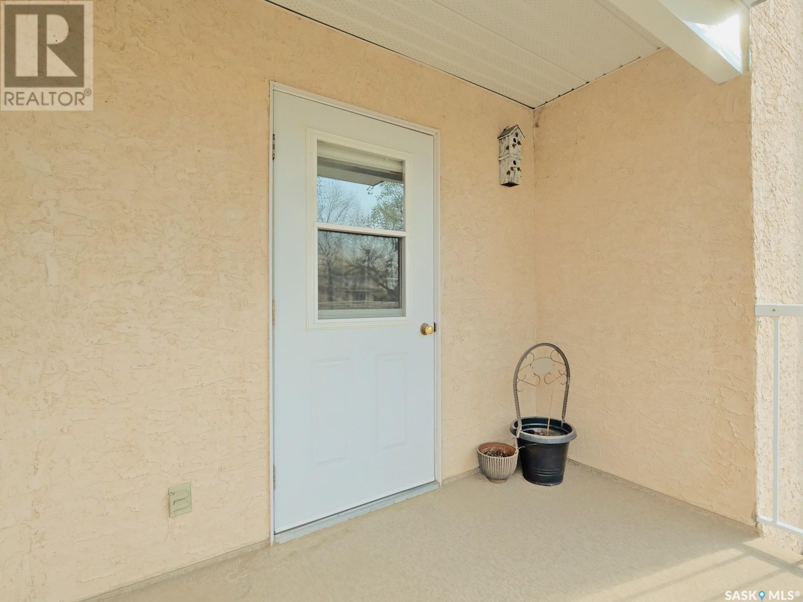 101 114 Third Avenue E, Rosetown, SK - Outdoor With Exterior